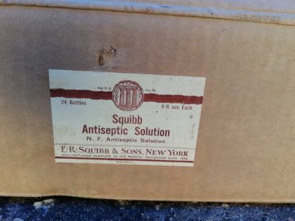 Bouteille d'antiseptique de marque SQUIBB