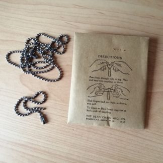 Chainettes de dog tag en sachet daté 1945