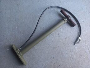 Pompe à air US de JEEP avec son embout