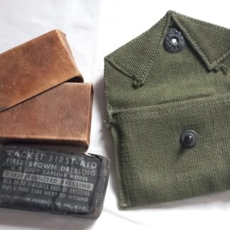 Pochette à pansement OD7 datée 1945