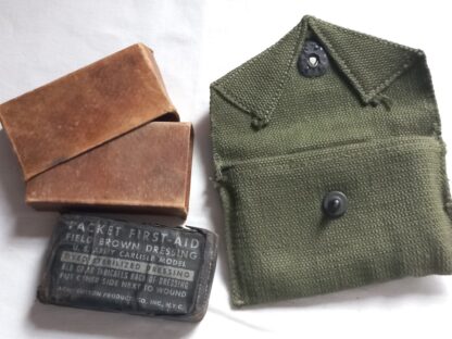 Pochette à pansement OD7 datée 1945