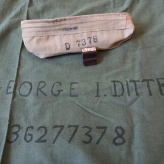 Grouping "bag barrack, calot, tampon" nominatif (DITTER)