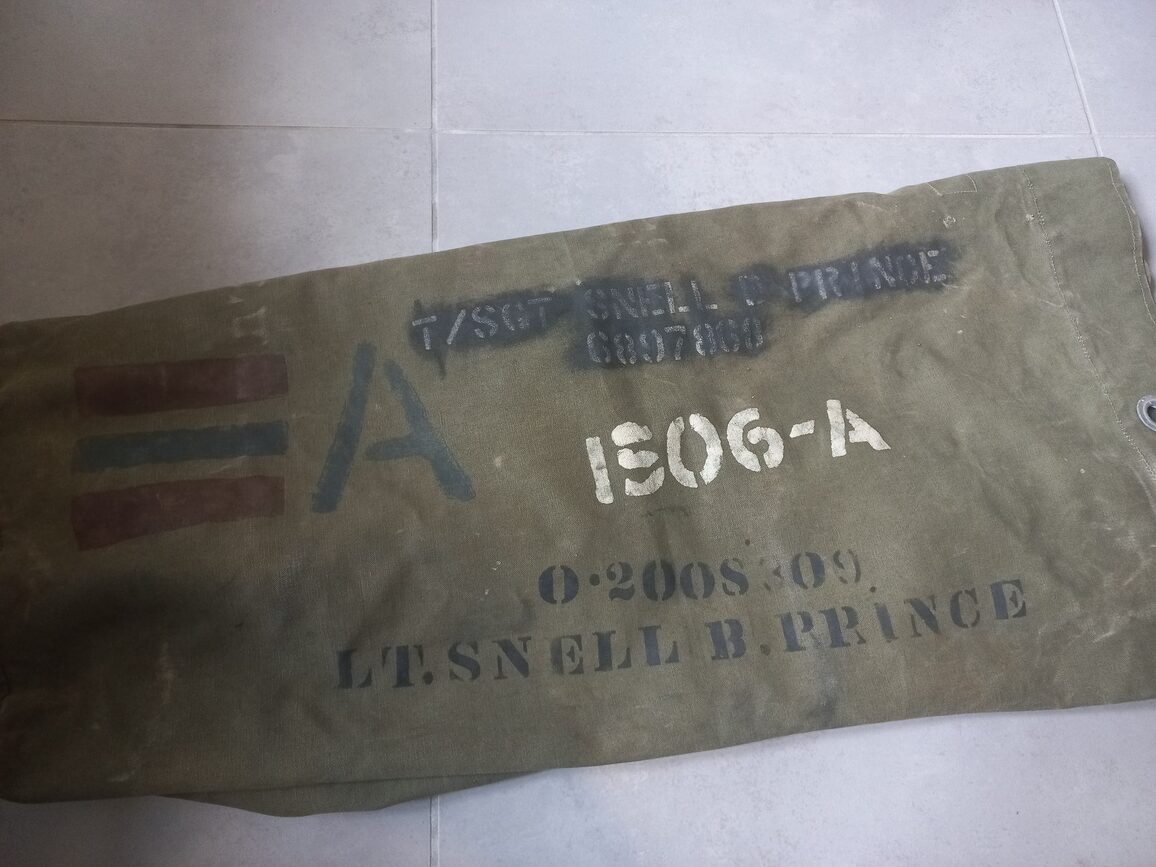 Duffel bag daté 1943 nominatif (MED. DEPT.)