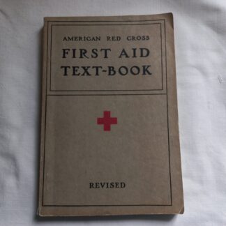 FIRST AID TEXT BOOK daté de 1940 RED CROSS