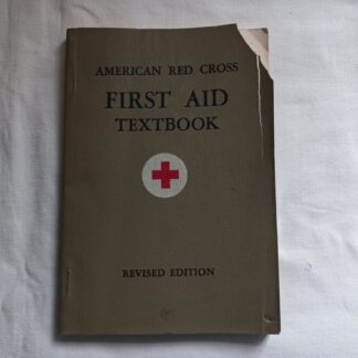 FIRST AID TEXT BOOK daté de 1945 RED CROSS