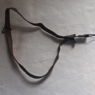 Jugulaire cuir de liner US fermoir vert (fin 42/début 43)