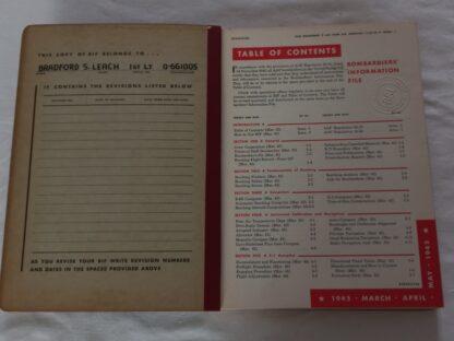 Rare manuel US original de bombardier daté 1945 "nominatif" – Image 2