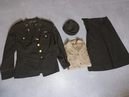 Grouping d'un officier WAC (non nominatif)