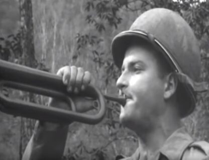 Clairon réglementaire US ARMY en plastique vert – Image 6