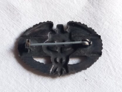 Combat medic badge (variante emboutie sans marquage) – Image 2