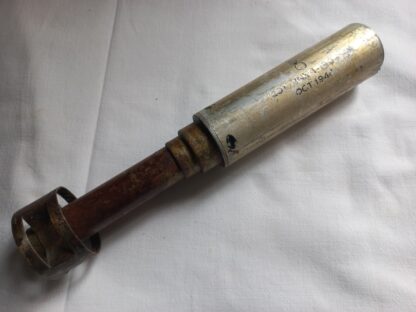 Corps de grenade éclairante datée 1944 (INERTE)