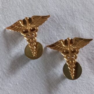 Paire d'insignes originales de col d'officier MEDIC