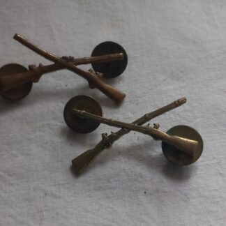 Paire d'insignes originales de col d'officier INFANTRY
