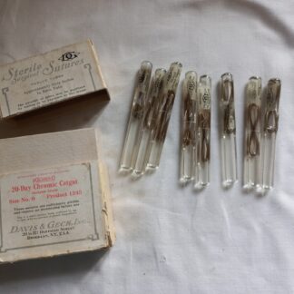 Boite de 8 ampoules de fil de suture (product 1245)