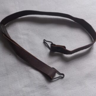 Jugulaire cuir de liner US fermoir vert (fin 42/début 43) (02)