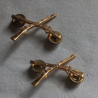 Paire d'insignes originales de col d'officier INFANTRY