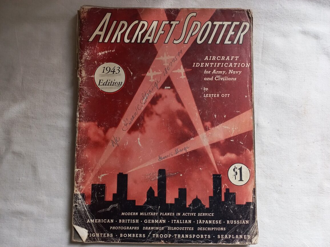 Livre original AIRCRAFT SPOTER de 1943 nominatif
