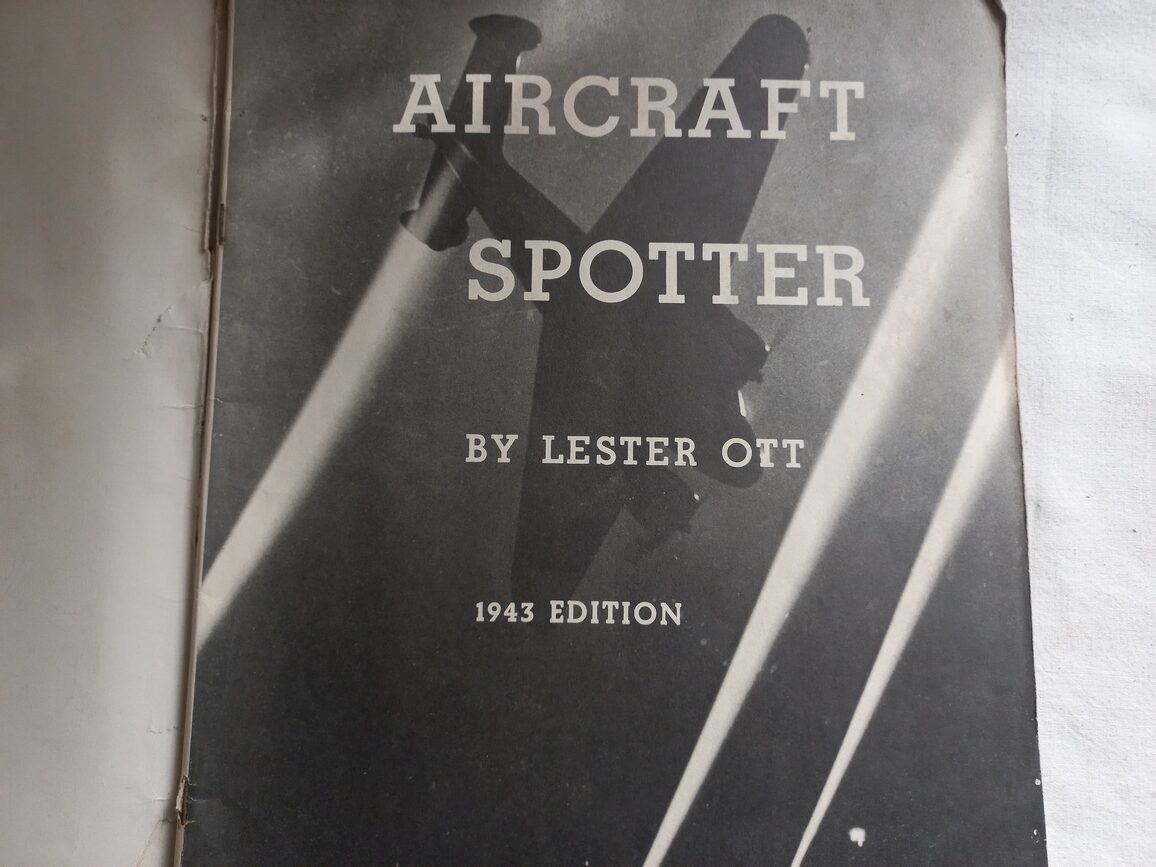 Livre original AIRCRAFT SPOTER de 1943 nominatif – Image 2