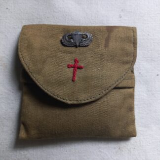 Kit religieux fourni par l'USO avec insigne AIRBORNE