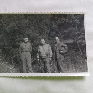 Photo originale de 3 officiers US datée 1945 (chaplain)