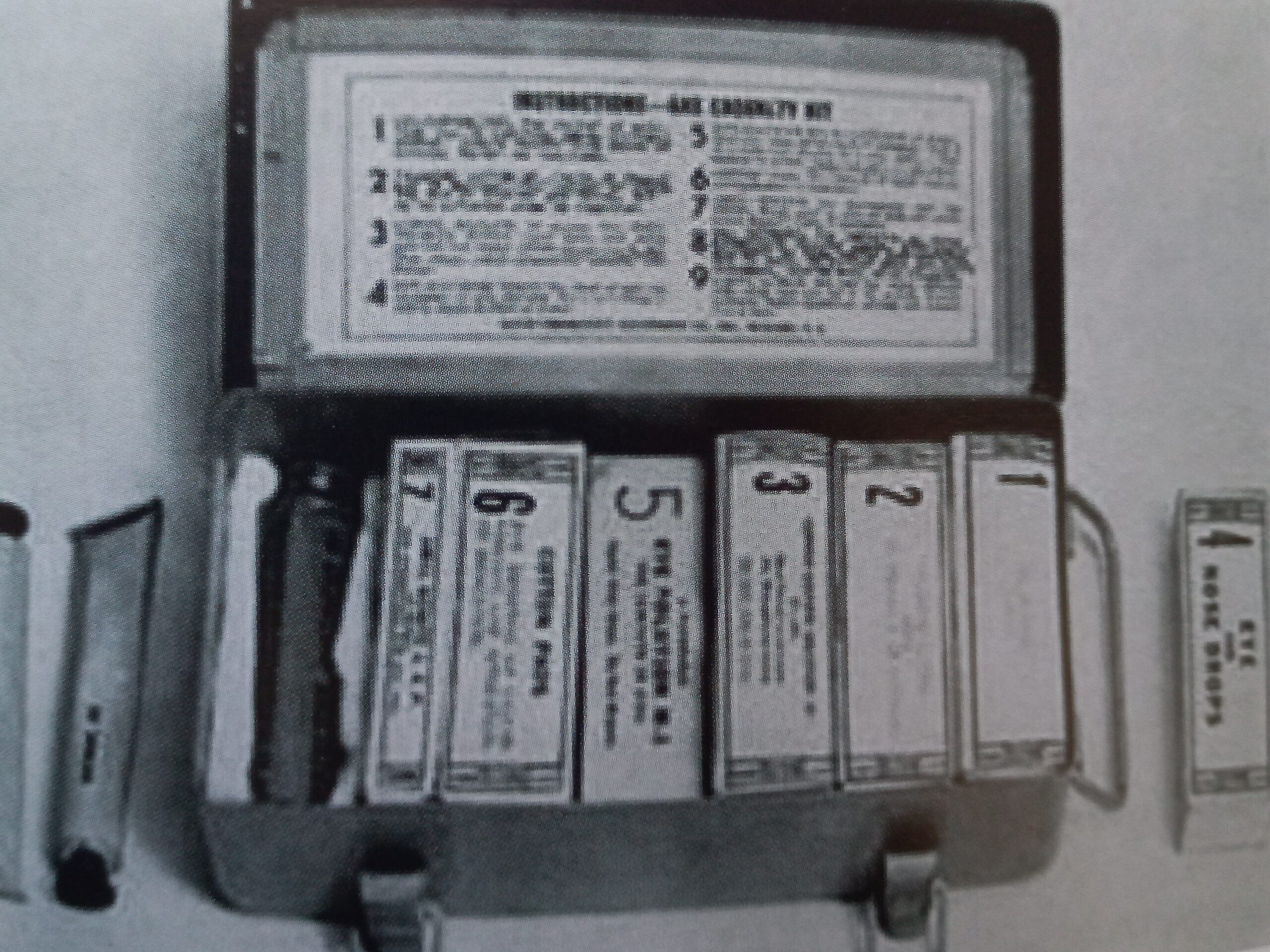 Boite 1st aid US originale "GAS" modèle 1944 – Image 9