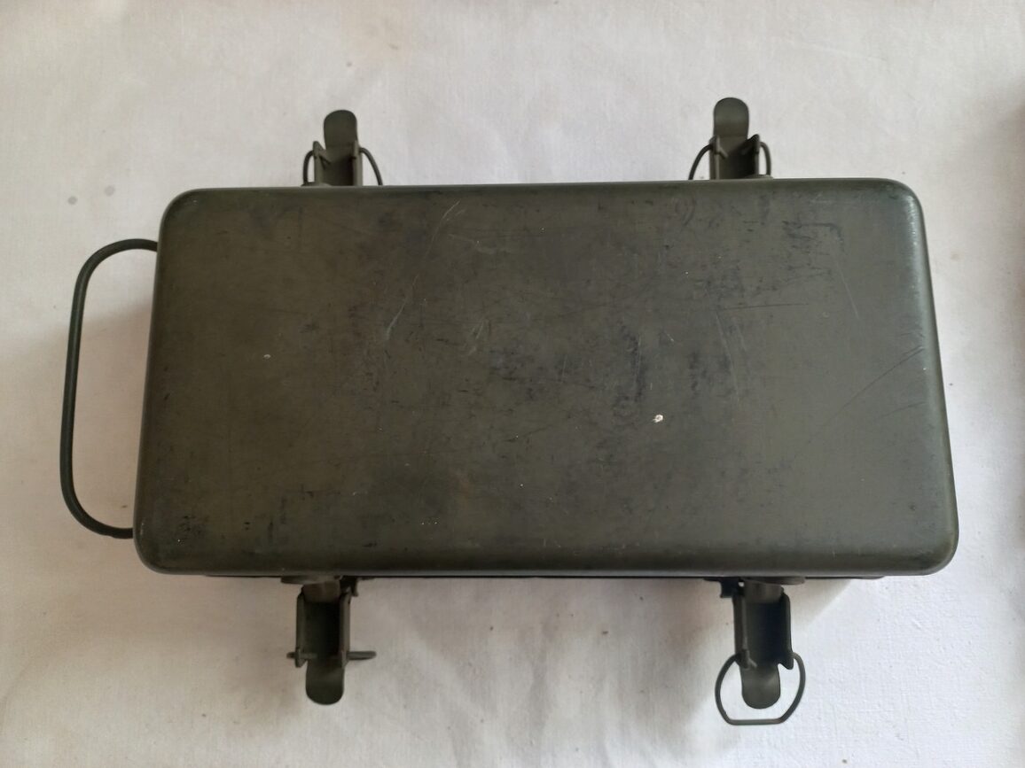 Boite 1st aid US originale "GAS" modèle 1944 – Image 7